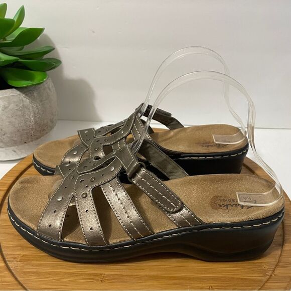 Clark's Gold Metallic Leather Sandal Women's 9 Strappy Coastal Comfort Slide - Picture 1 of 9